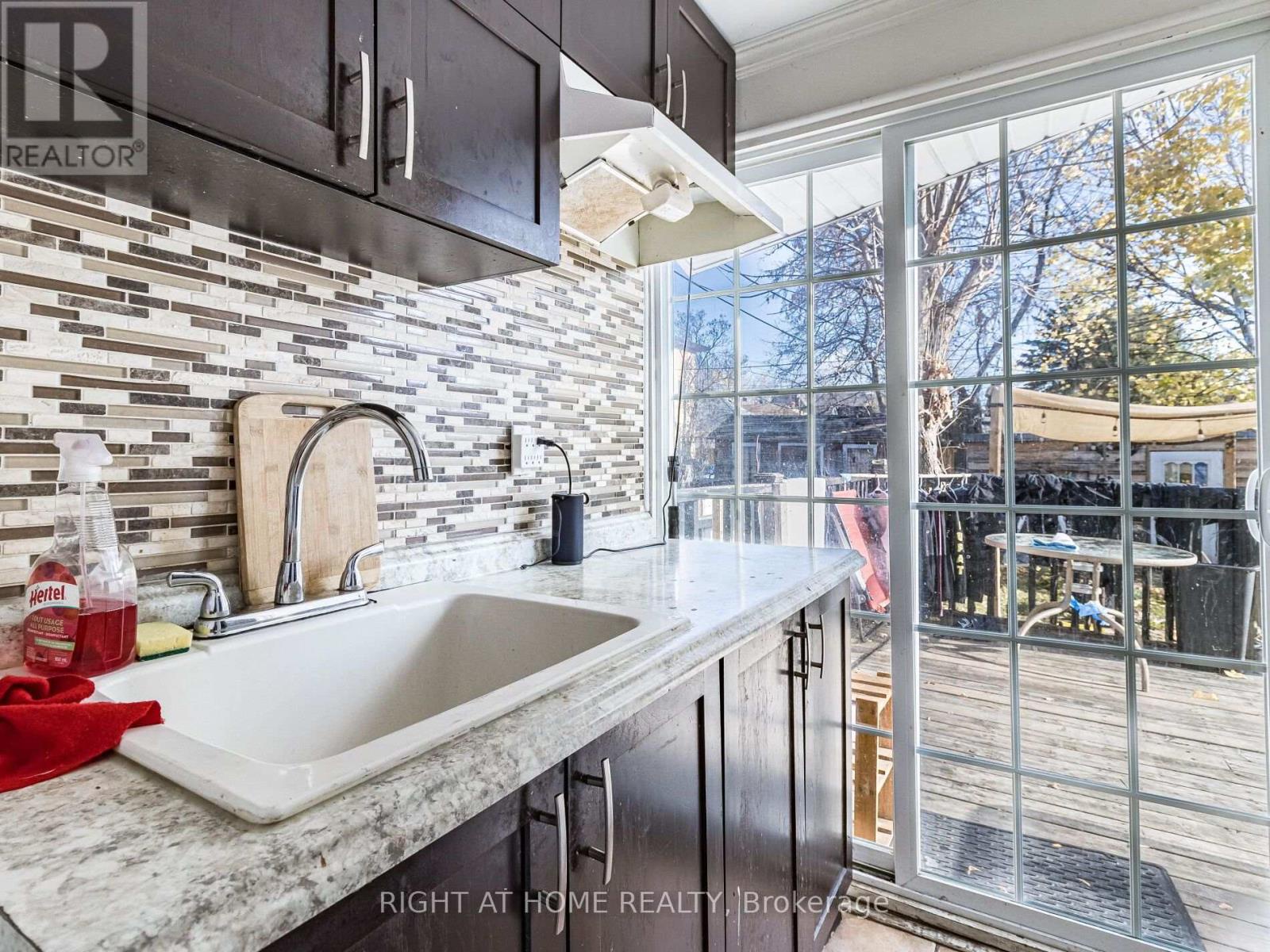 97 Twenty Ninth Street, Toronto (long Branch), Ontario