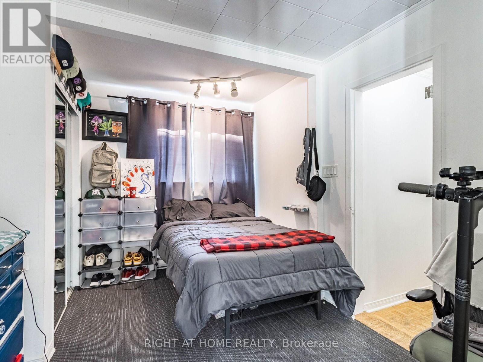 97 Twenty Ninth Street, Toronto (long Branch), Ontario