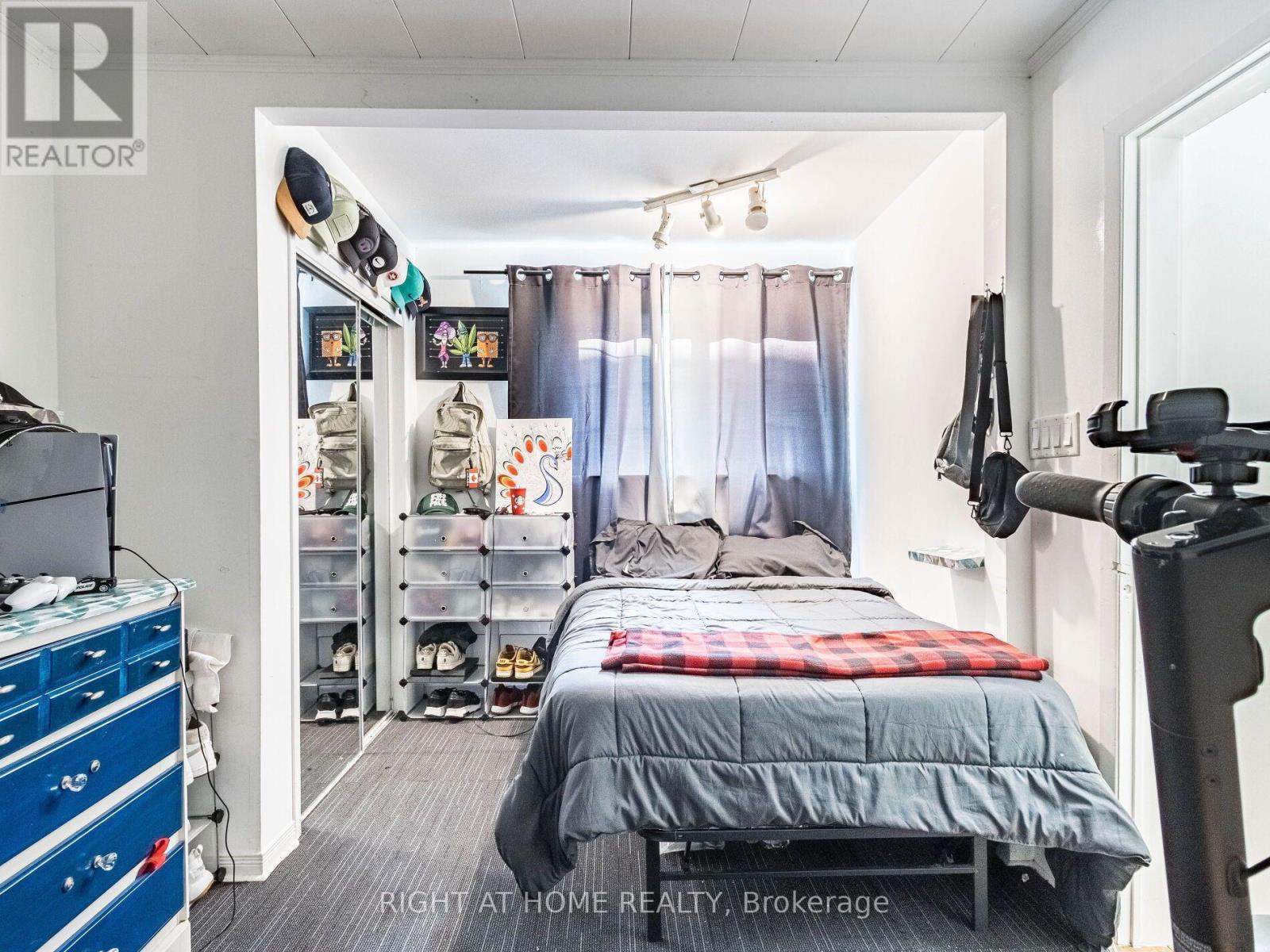 97 Twenty Ninth Street, Toronto (long Branch), Ontario