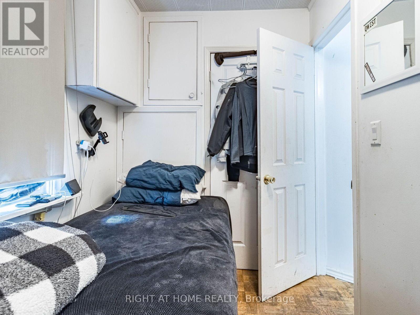 97 Twenty Ninth Street, Toronto (long Branch), Ontario