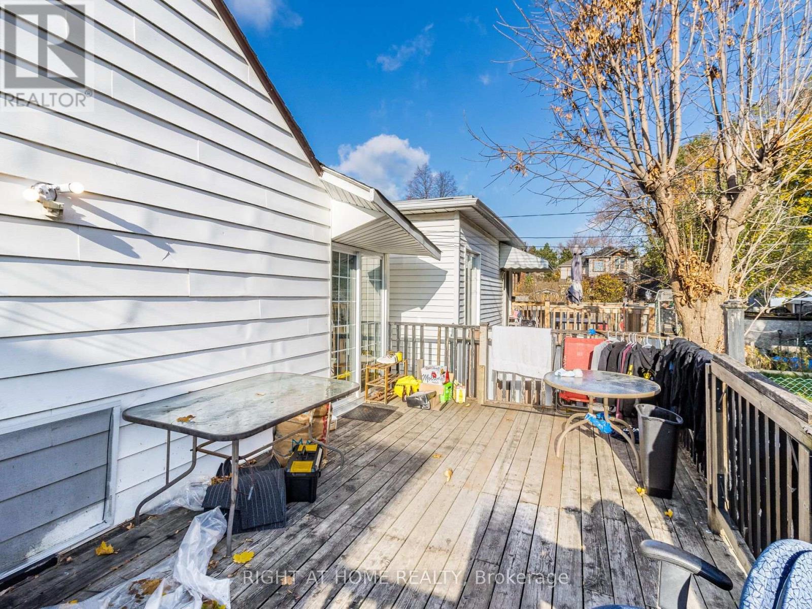 97 Twenty Ninth Street, Toronto (long Branch), Ontario