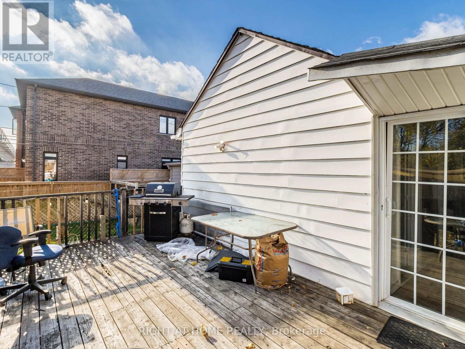 97 Twenty Ninth Street, Toronto (long Branch), Ontario