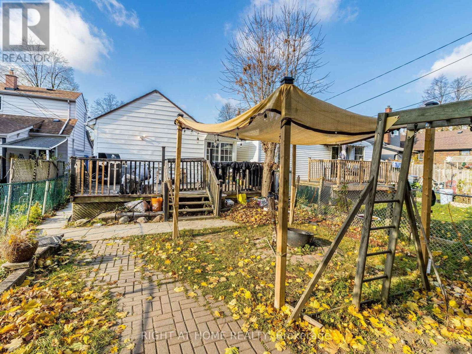 97 Twenty Ninth Street, Toronto (long Branch), Ontario