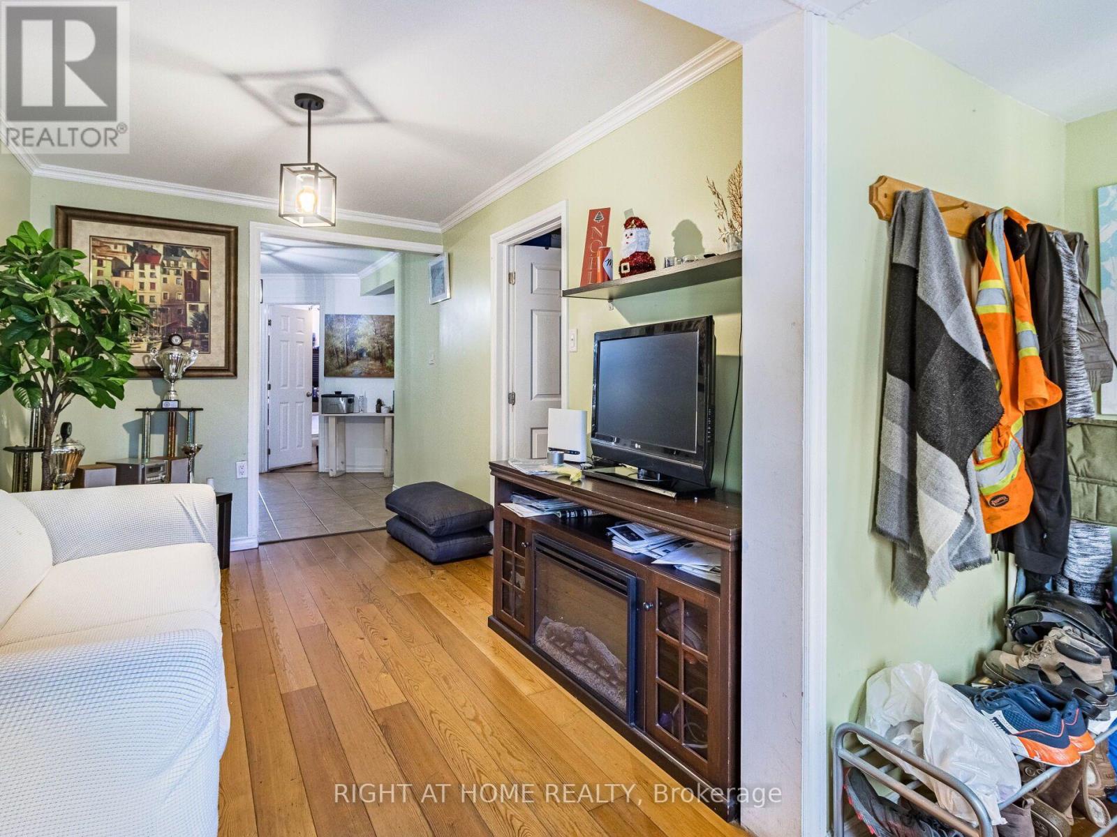 97 Twenty Ninth Street, Toronto (long Branch), Ontario