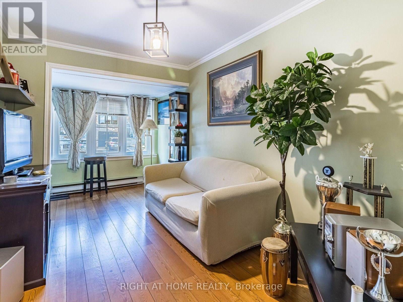 97 Twenty Ninth Street, Toronto (long Branch), Ontario