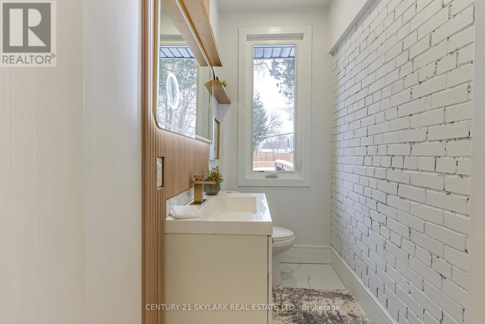 208 Gainsborough Road, Toronto (woodbine Corridor), Ontario