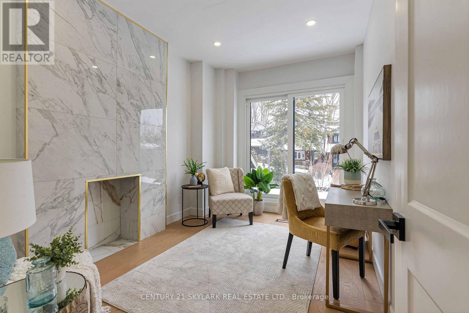 208 Gainsborough Road, Toronto (woodbine Corridor), Ontario