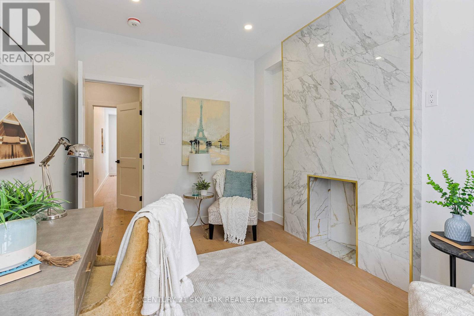 208 Gainsborough Road, Toronto (woodbine Corridor), Ontario