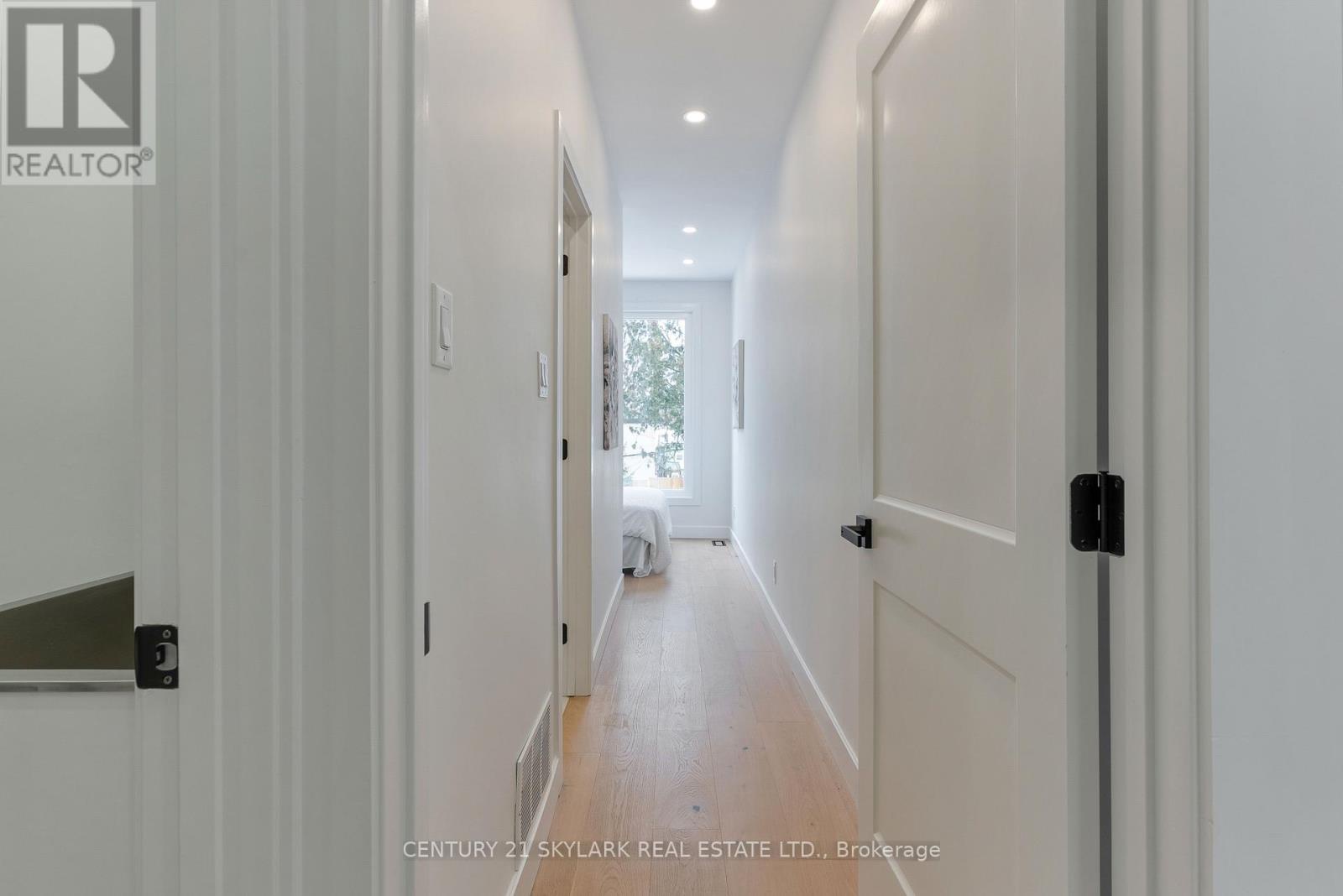 208 Gainsborough Road, Toronto (woodbine Corridor), Ontario