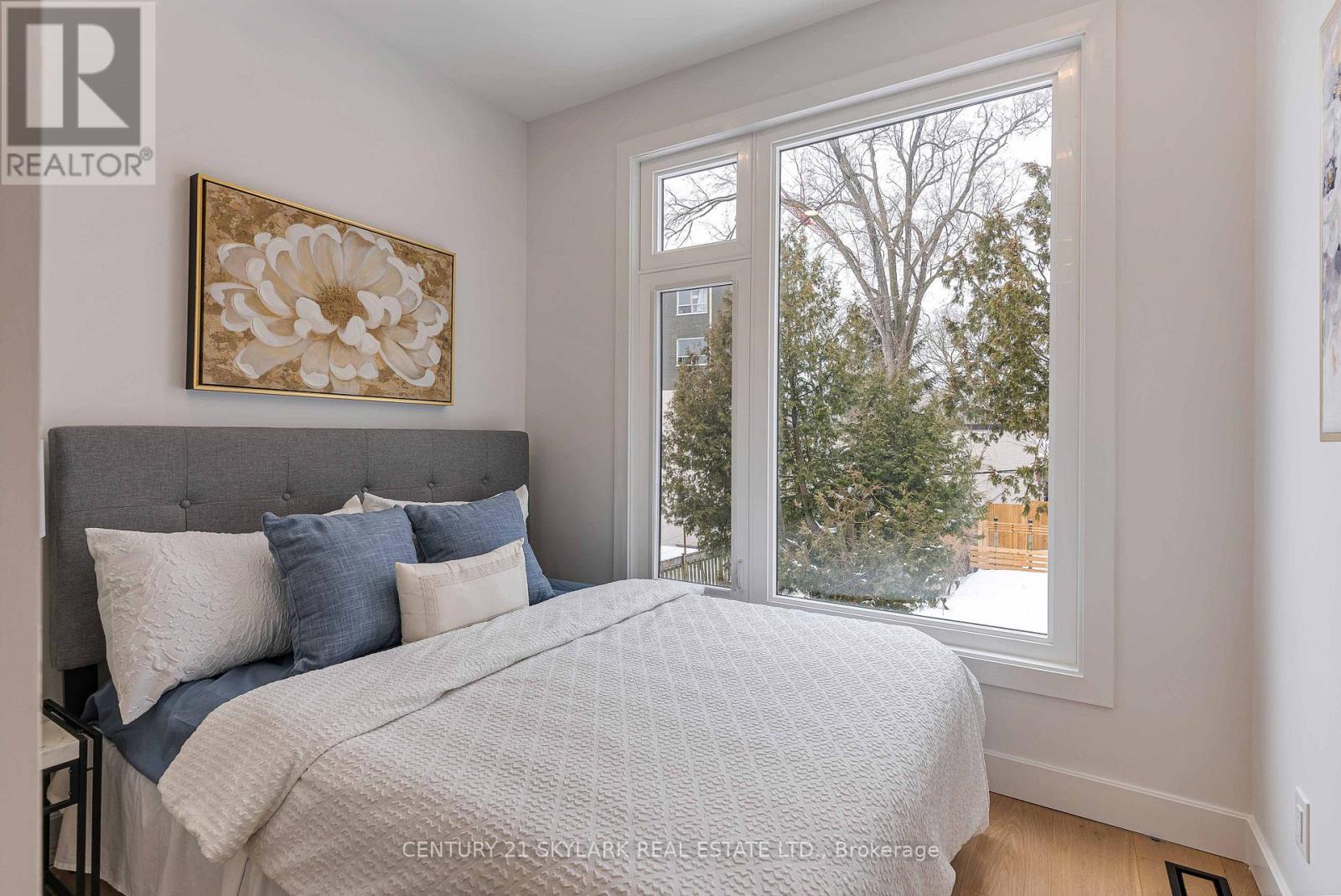 208 Gainsborough Road, Toronto (woodbine Corridor), Ontario