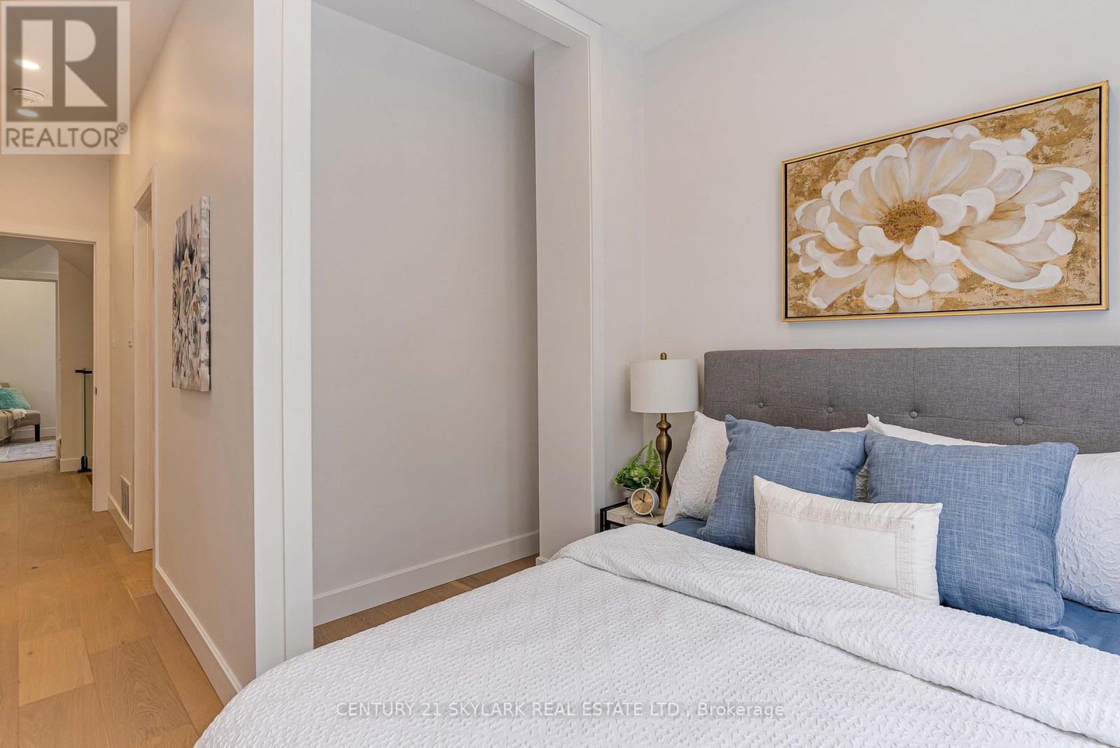 208 Gainsborough Road, Toronto (woodbine Corridor), Ontario