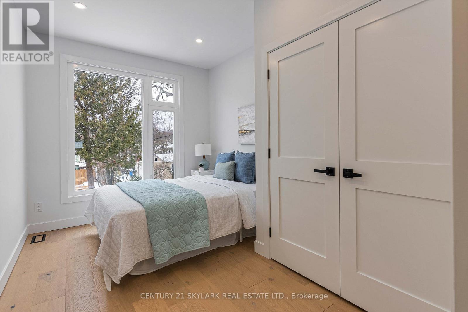 208 Gainsborough Road, Toronto (woodbine Corridor), Ontario