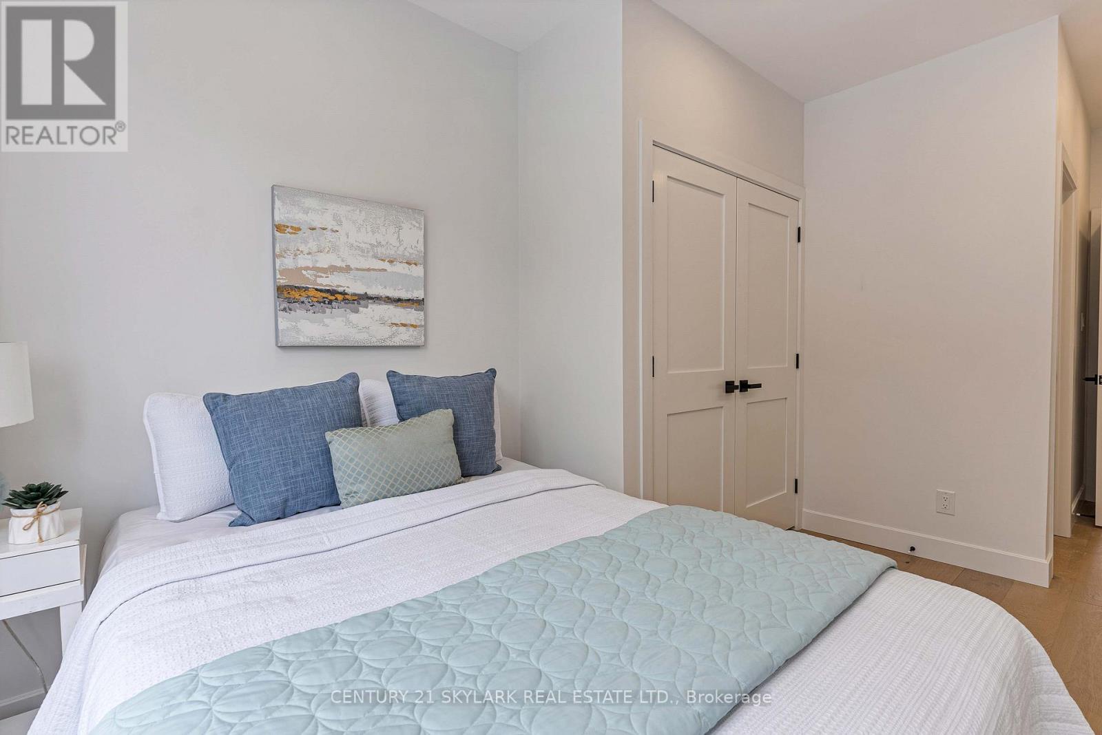 208 Gainsborough Road, Toronto (woodbine Corridor), Ontario