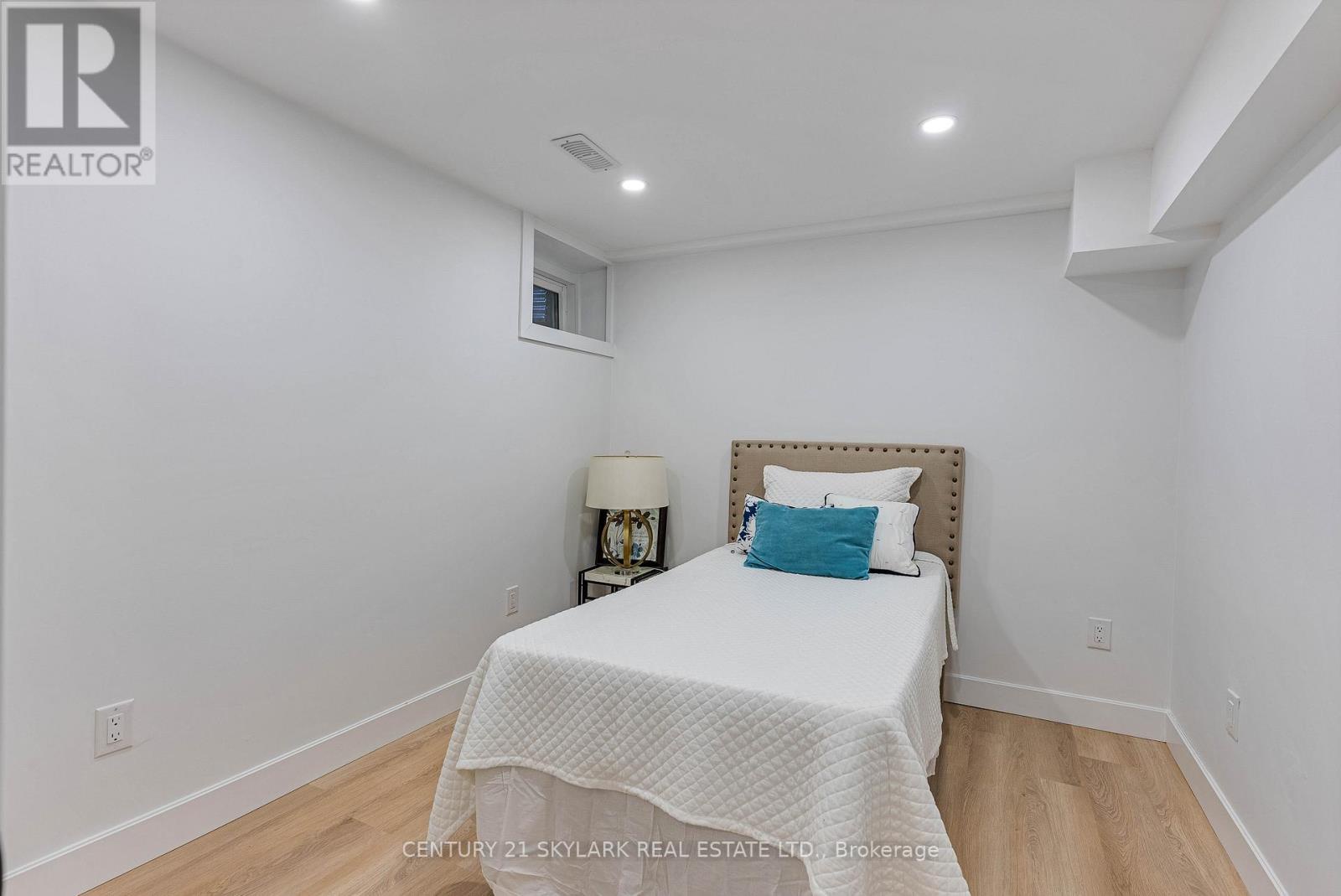 208 Gainsborough Road, Toronto (woodbine Corridor), Ontario
