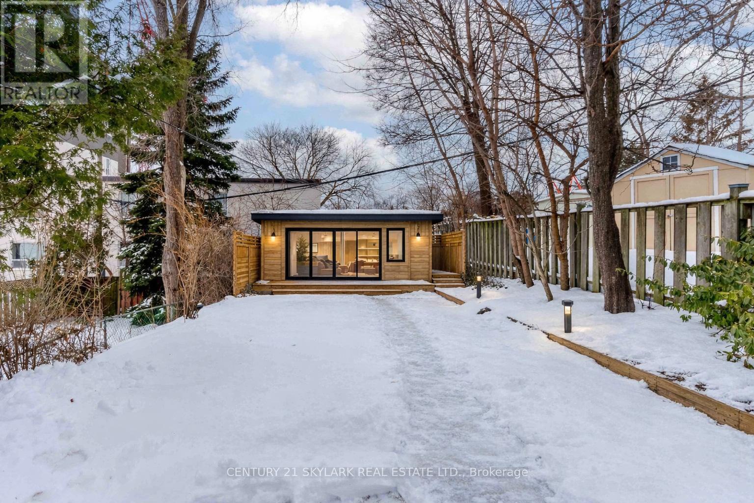 208 Gainsborough Road, Toronto (woodbine Corridor), Ontario