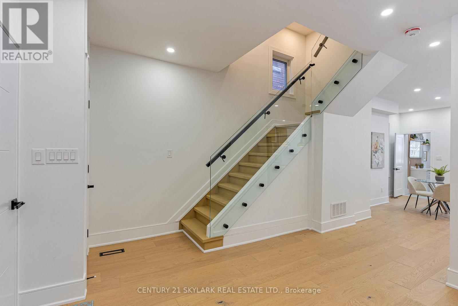 208 Gainsborough Road, Toronto (woodbine Corridor), Ontario