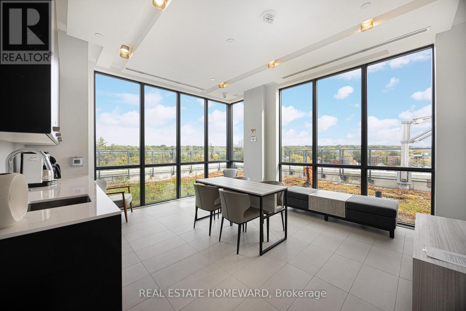 605 - 1630 Queen Street E, Toronto (the Beaches), Ontario