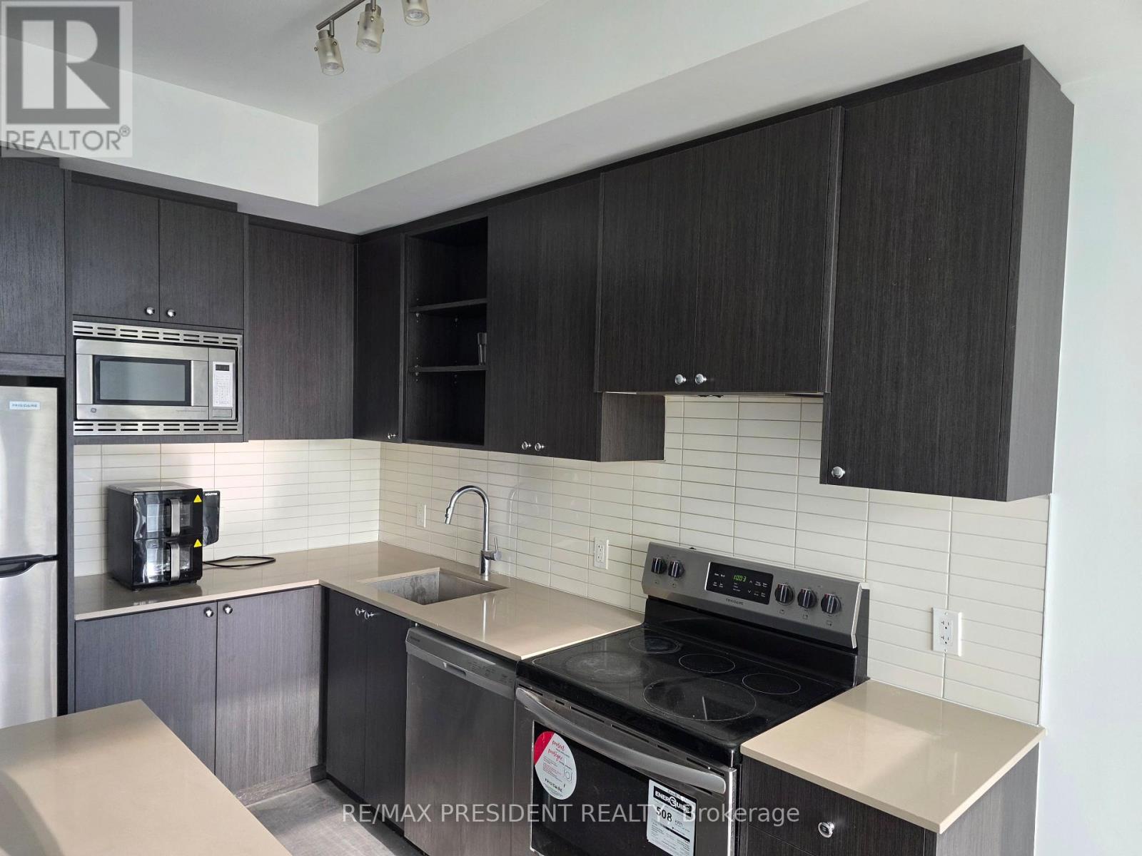 112 - 60 George Butchart Drive, Toronto (downsview-roding-cfb), Ontario