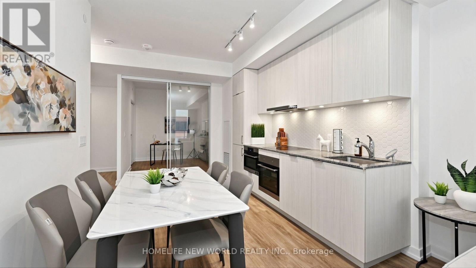 813 - 158 Front Street E, Toronto (moss Park), Ontario