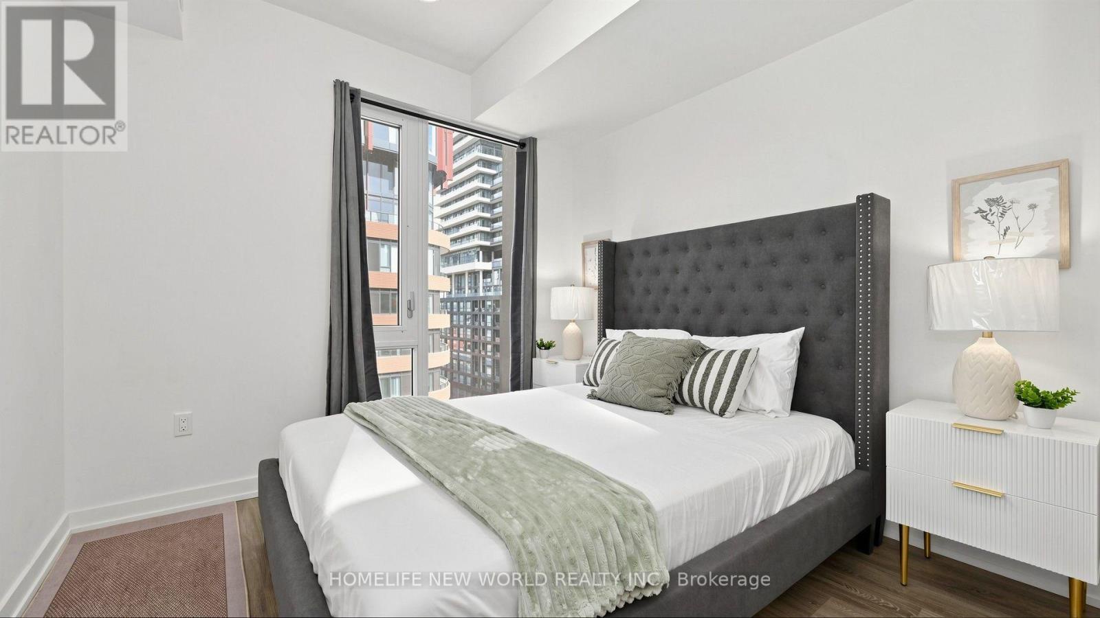 813 - 158 Front Street E, Toronto (moss Park), Ontario