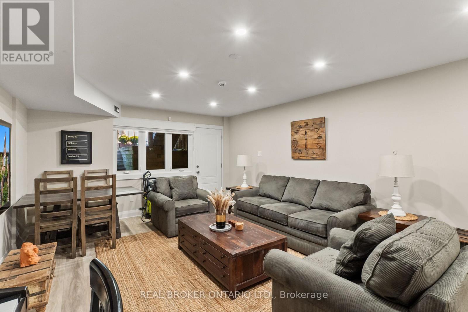 12 St. James Court, Toronto (cabbagetown-south St. James Town), Ontario