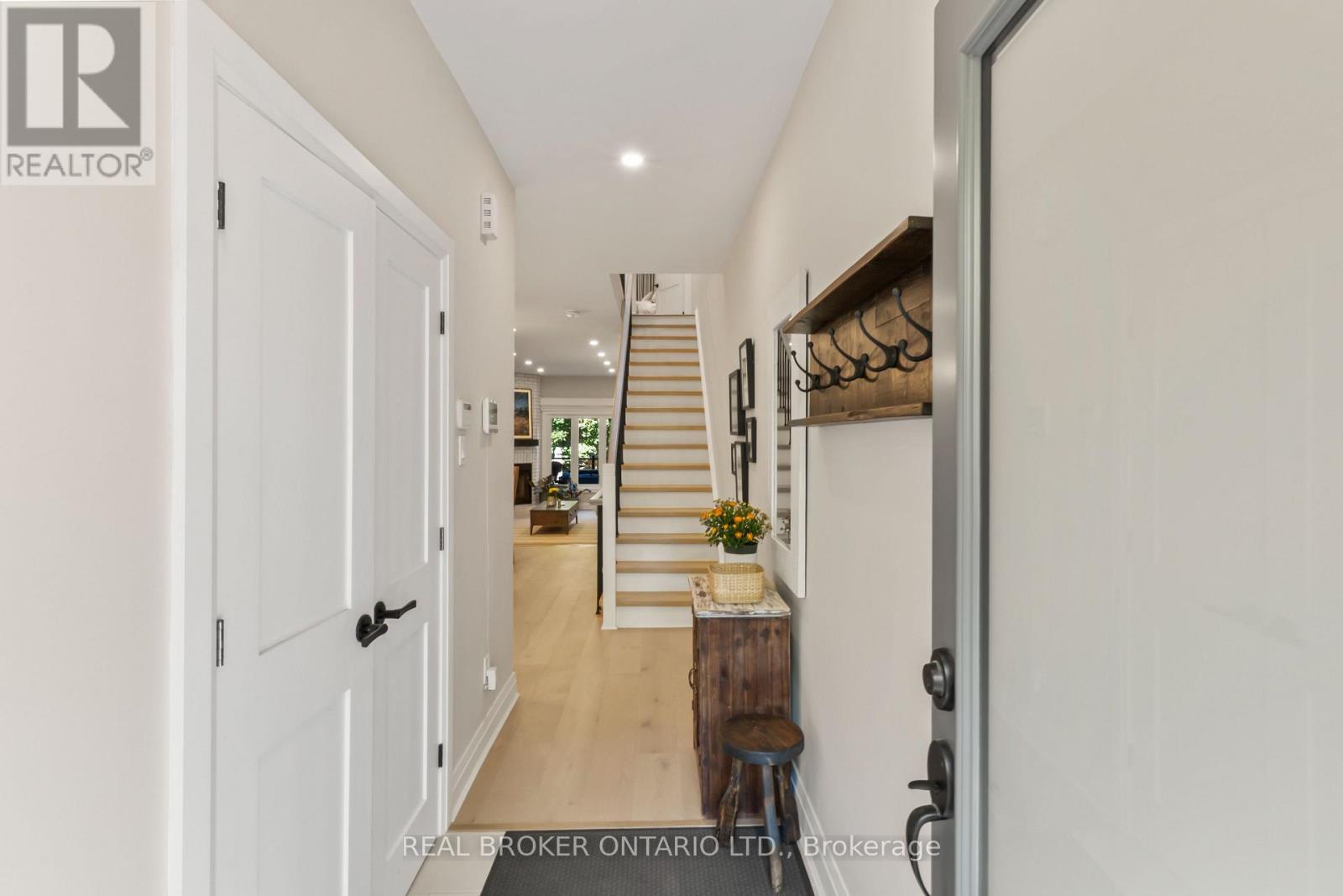 12 St. James Court, Toronto (cabbagetown-south St. James Town), Ontario