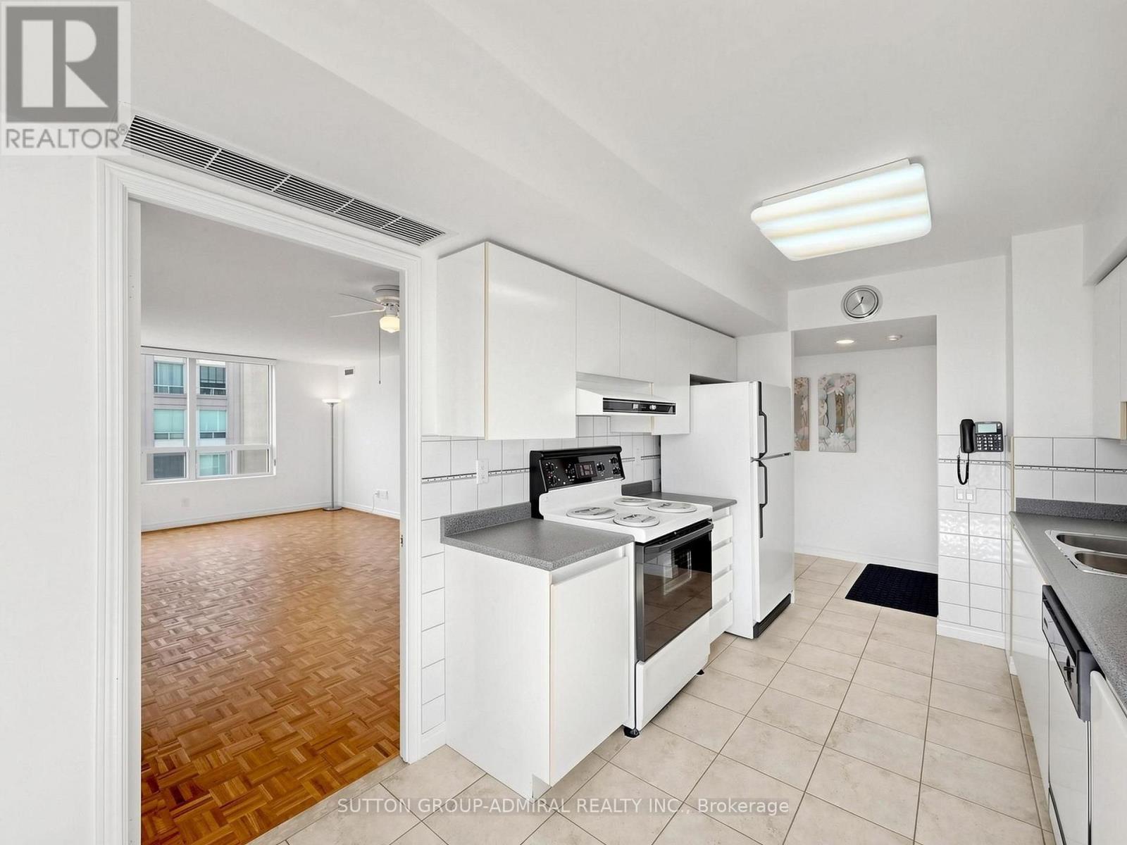 1004 - 2 Covington Road, Toronto (englemount-lawrence), Ontario
