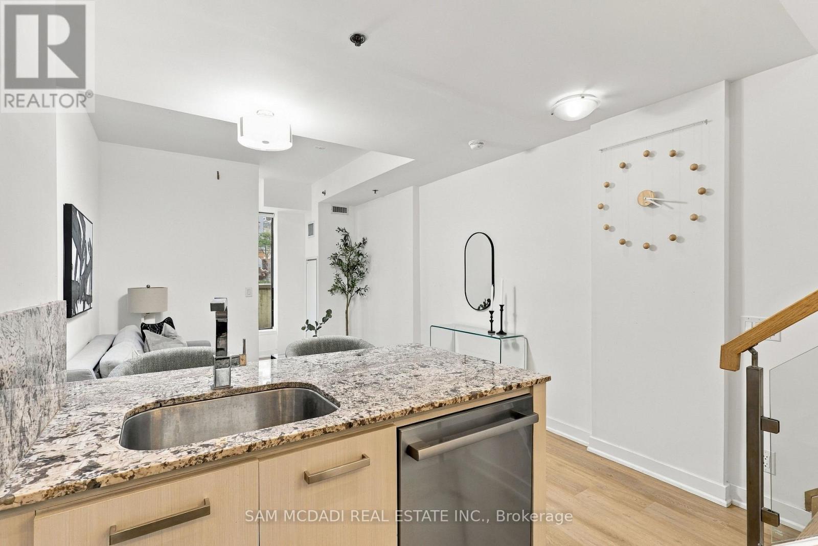 Th27 - 15 Beverley Street, Toronto (kensington-chinatown), Ontario