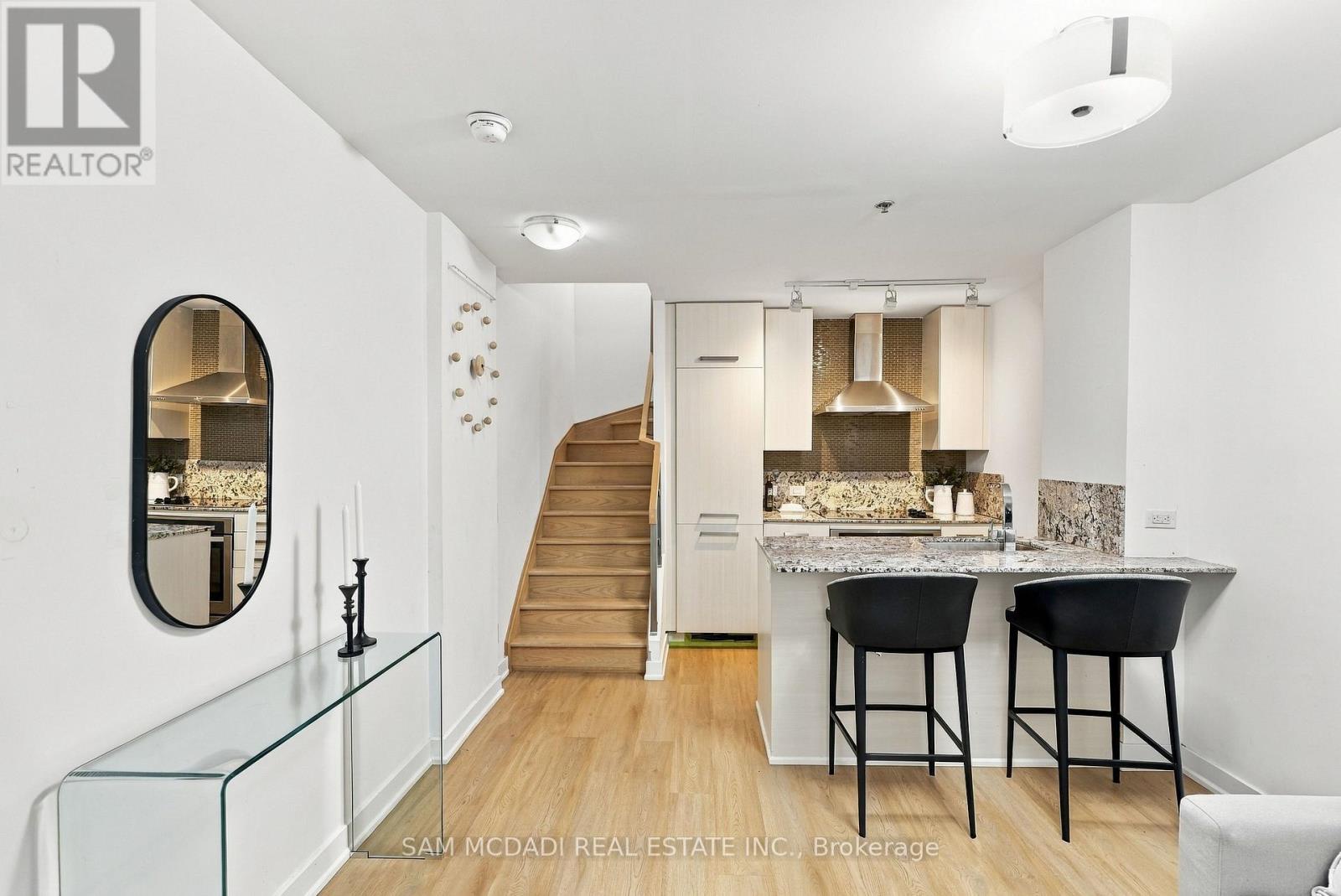 Th27 - 15 Beverley Street, Toronto (kensington-chinatown), Ontario