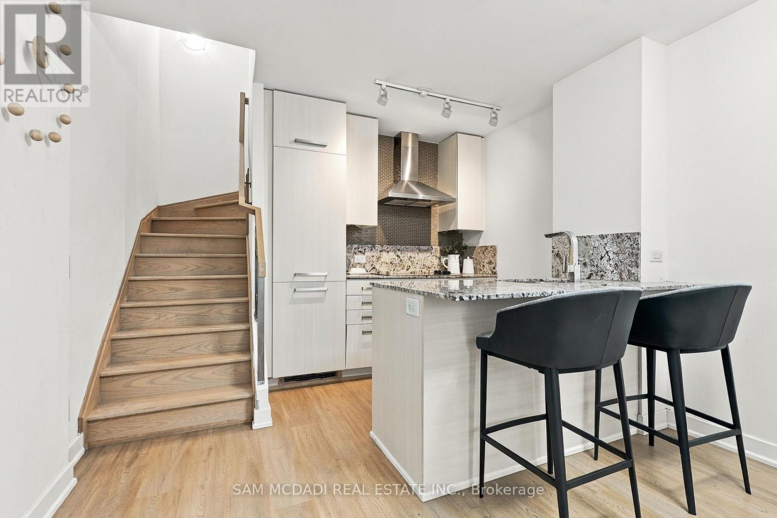 Th27 - 15 Beverley Street, Toronto (kensington-chinatown), Ontario