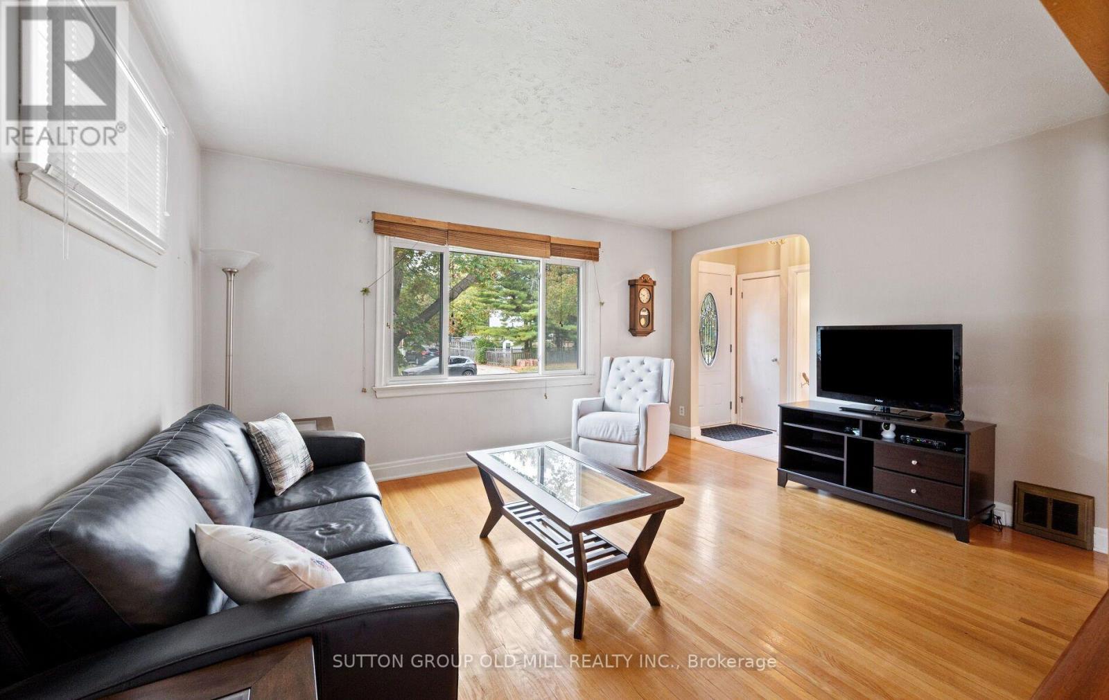 63 Westhead Road, Toronto (alderwood), Ontario