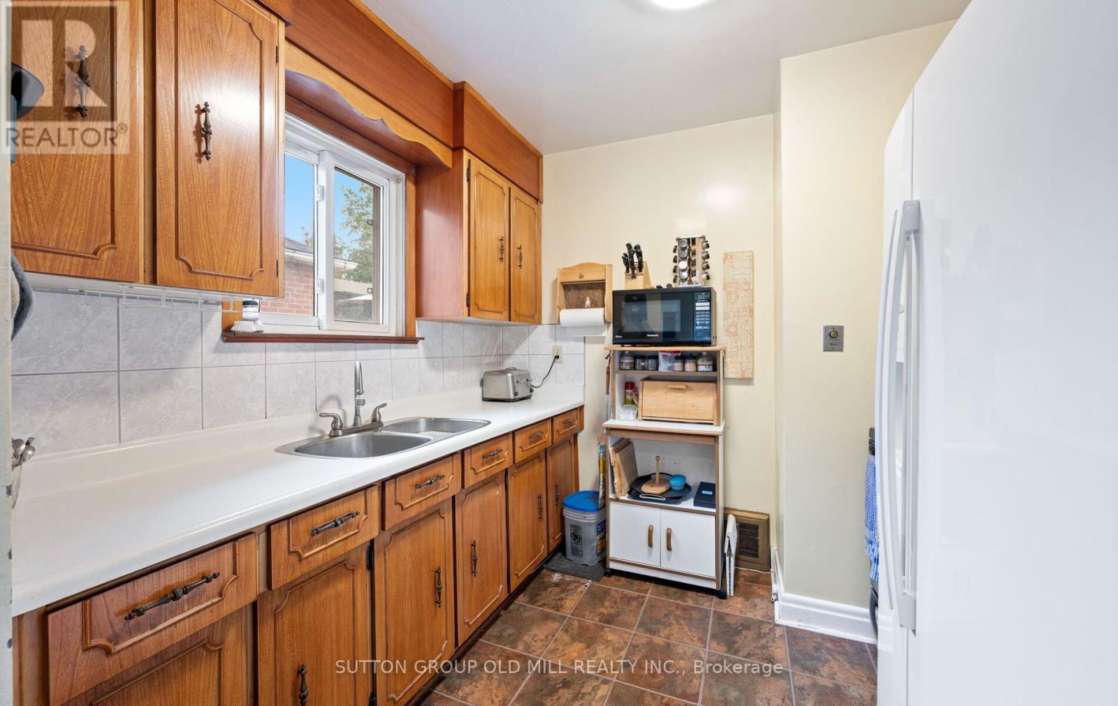 63 Westhead Road, Toronto (alderwood), Ontario