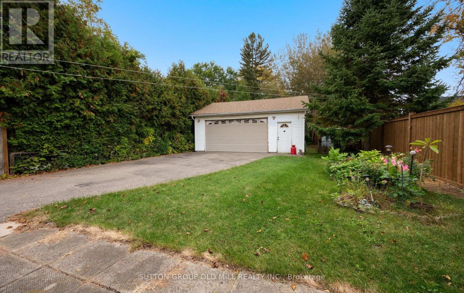 63 Westhead Road, Toronto (alderwood), Ontario