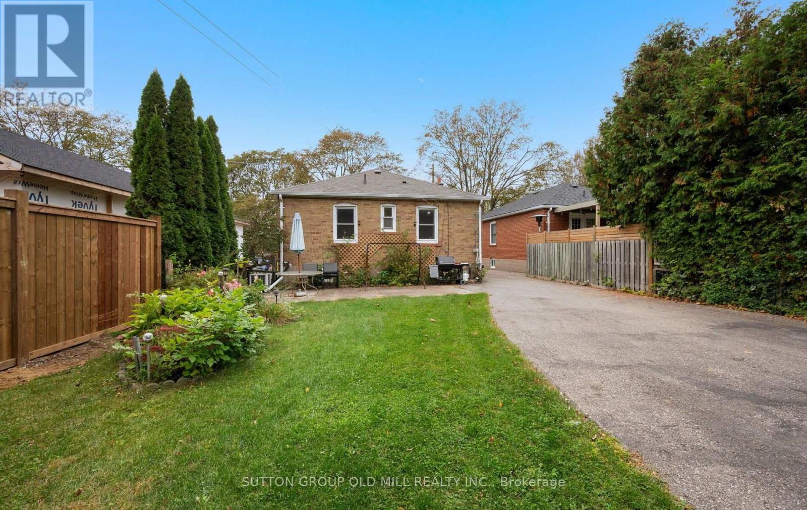 63 Westhead Road, Toronto (alderwood), Ontario
