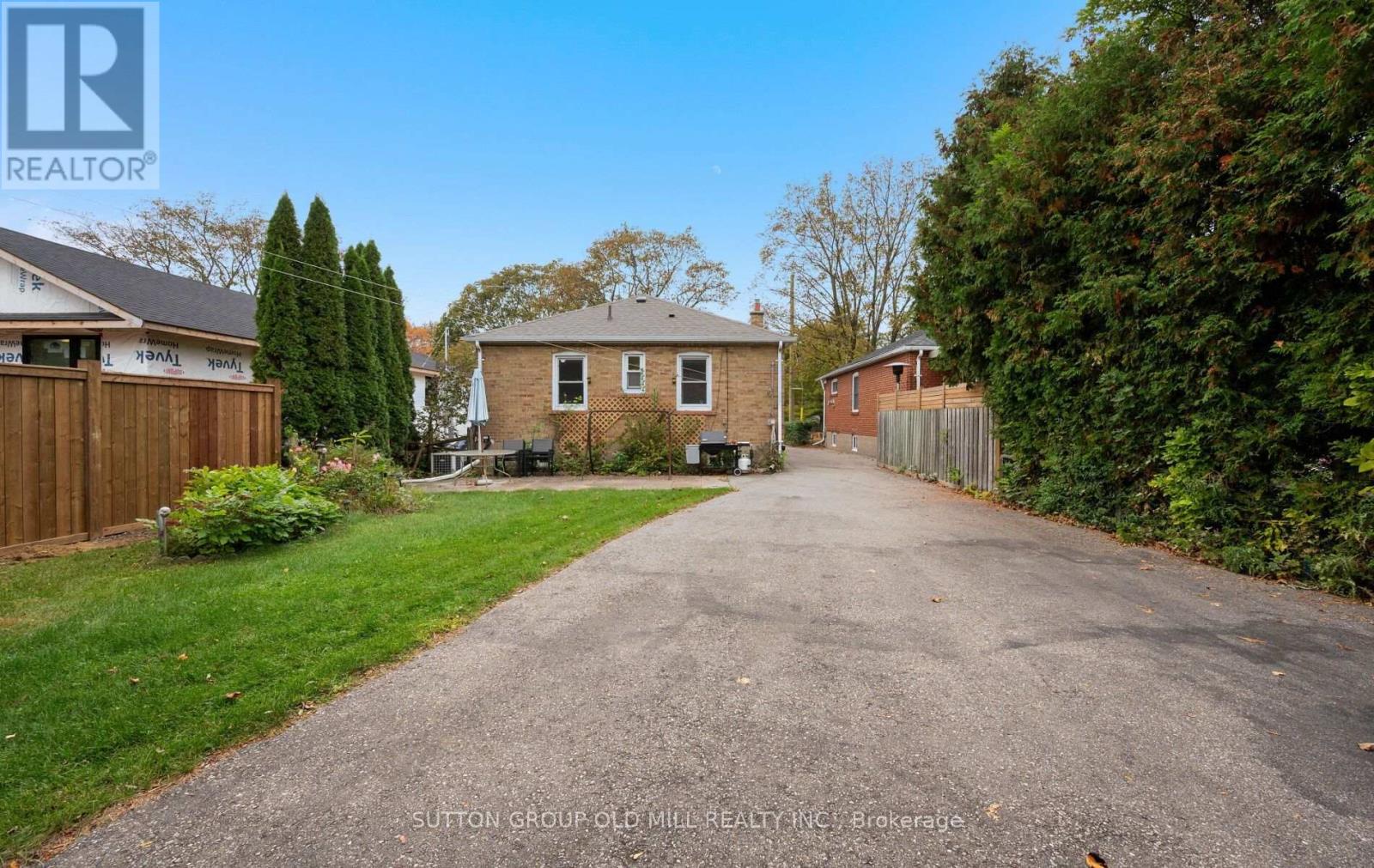 63 Westhead Road, Toronto (alderwood), Ontario