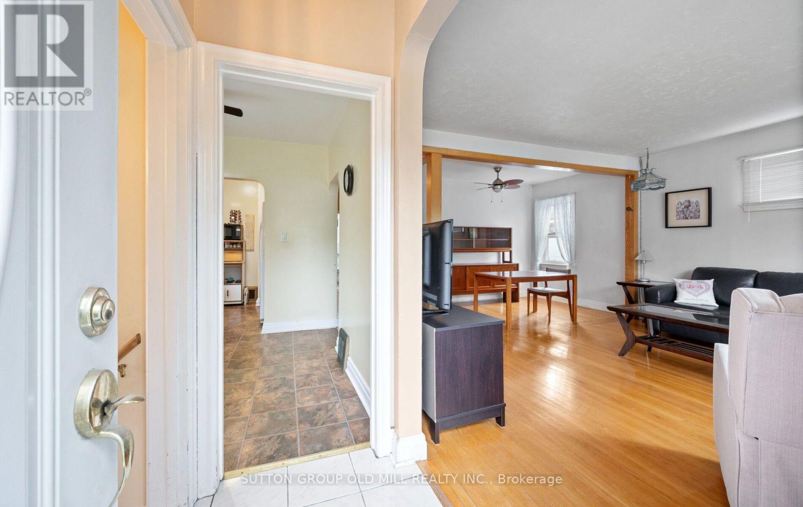 63 Westhead Road, Toronto (alderwood), Ontario