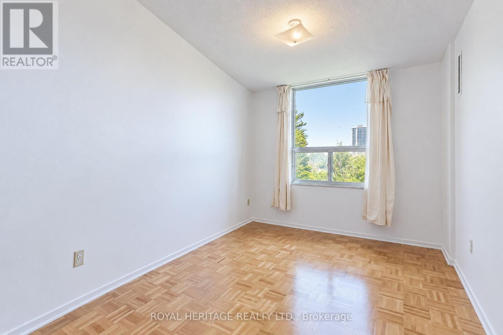 603 - 10 Edgecliff Golfway, Toronto (flemingdon Park), Ontario