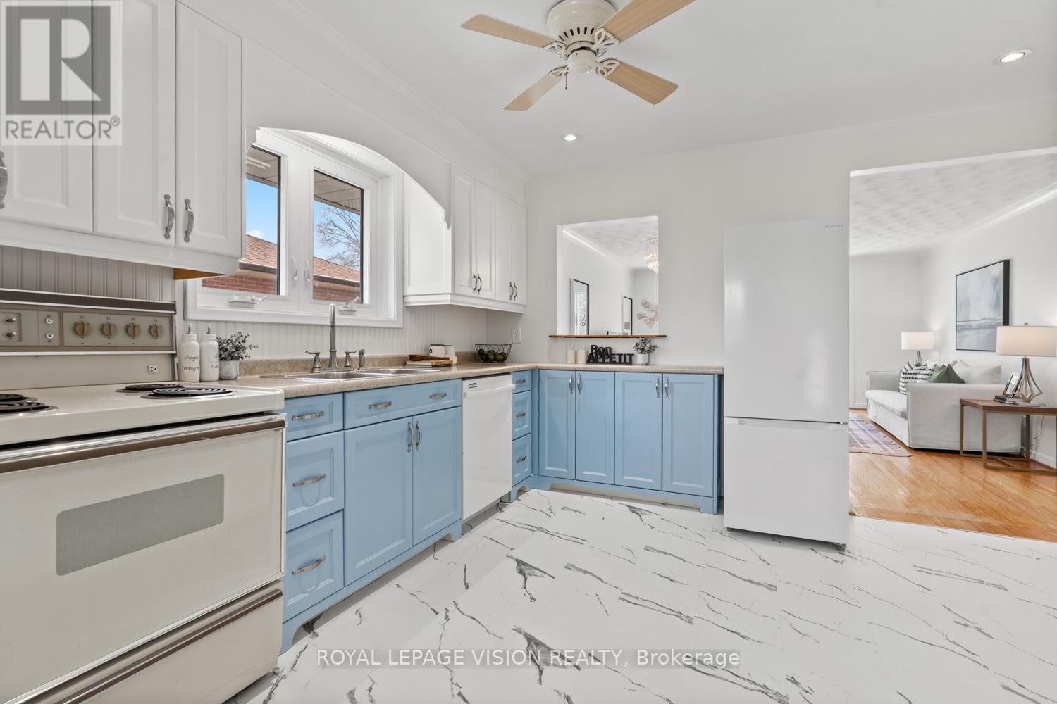 6 Macduff Crescent, Toronto (cliffcrest), Ontario