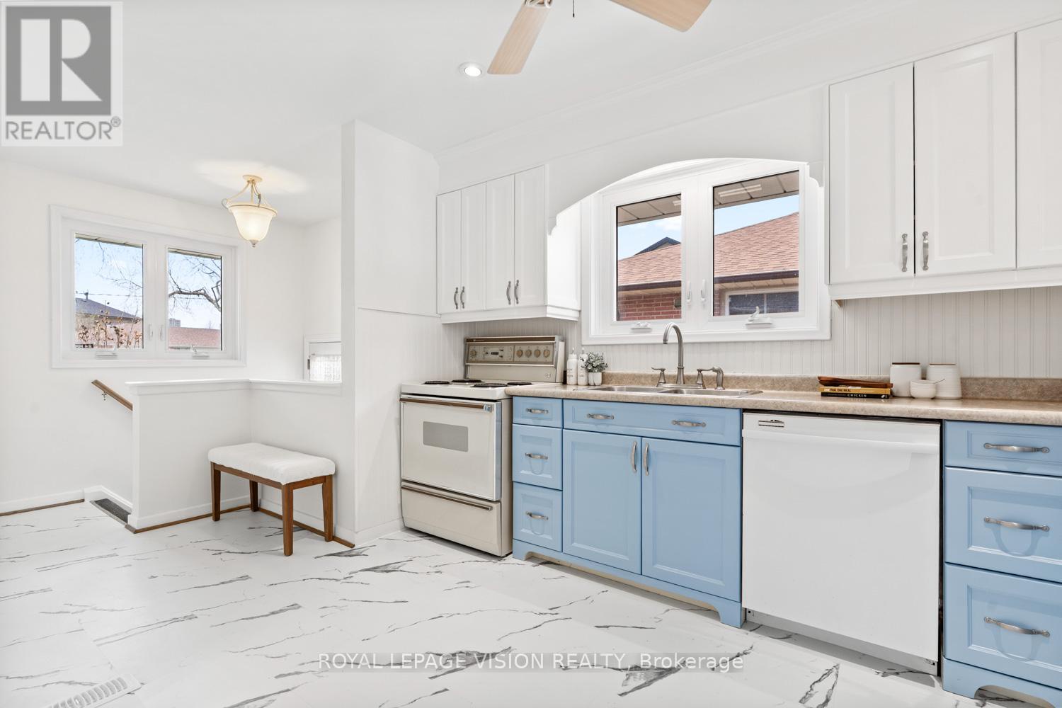 6 Macduff Crescent, Toronto (cliffcrest), Ontario