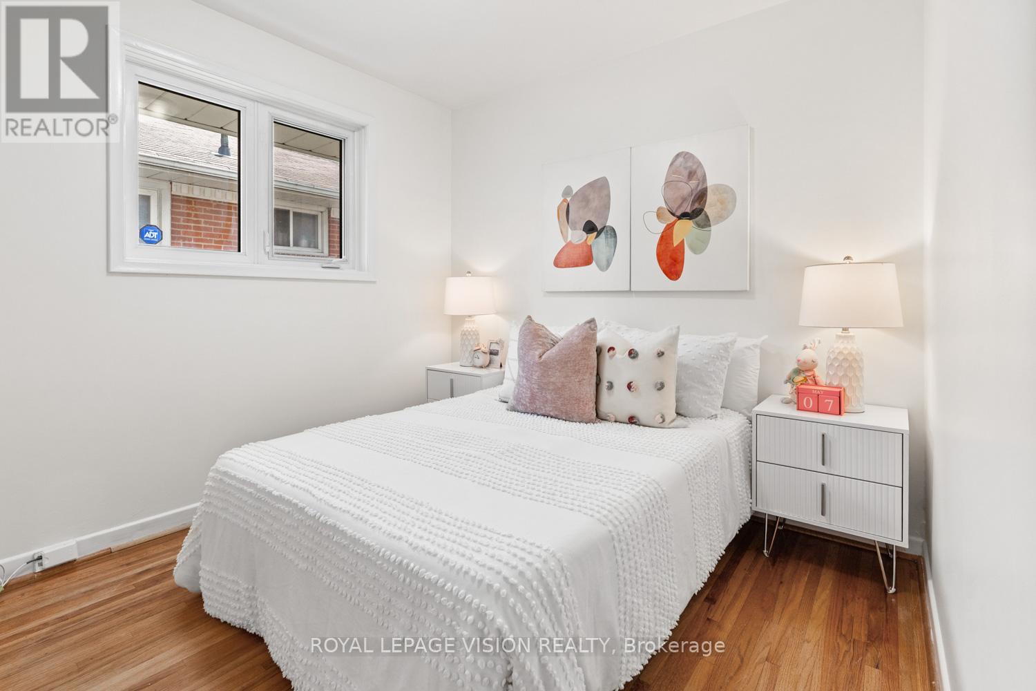 6 Macduff Crescent, Toronto (cliffcrest), Ontario
