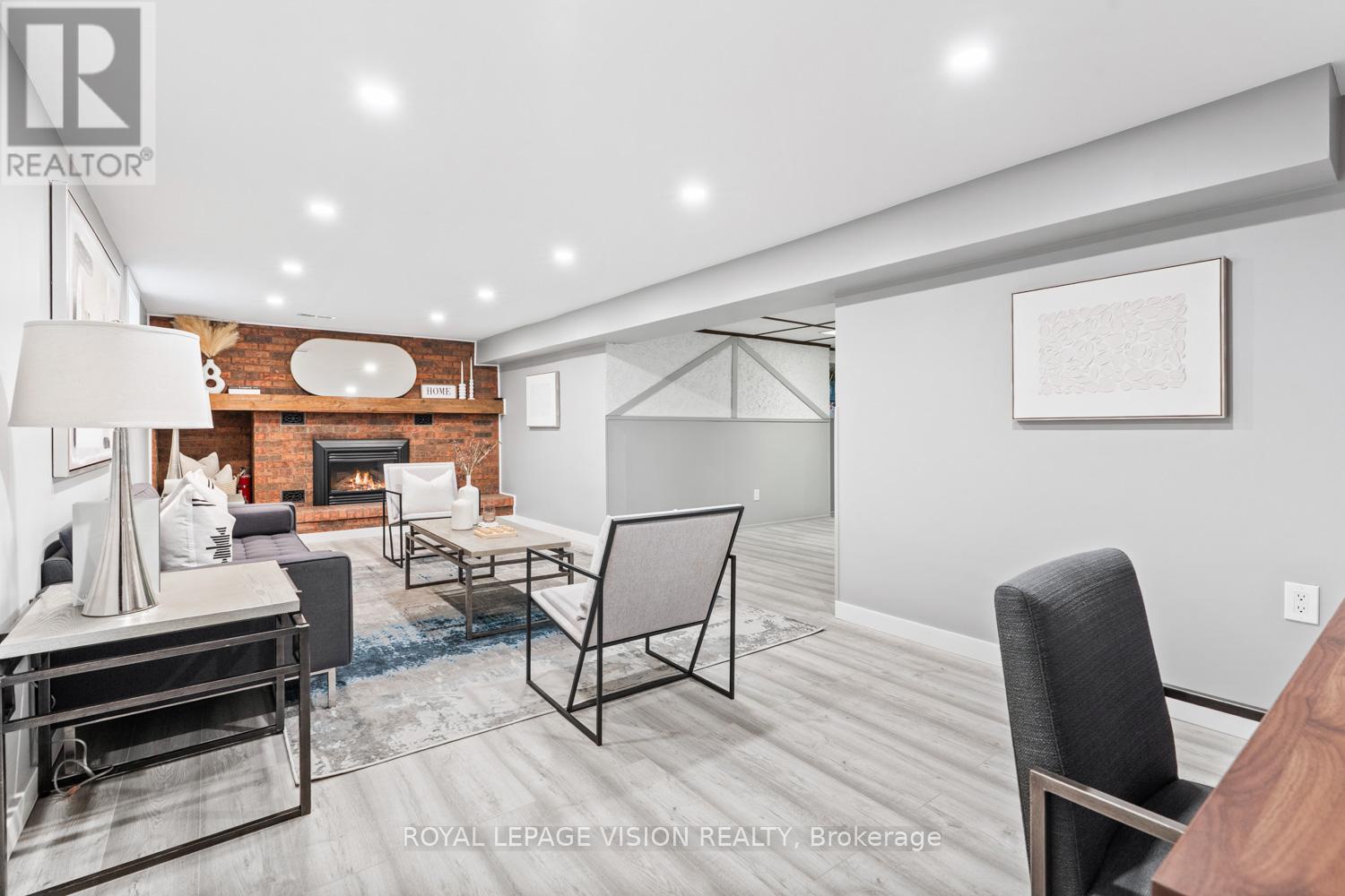 6 Macduff Crescent, Toronto (cliffcrest), Ontario