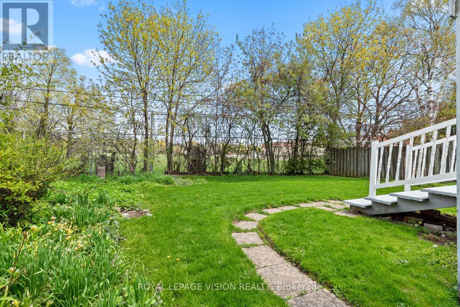 6 Macduff Crescent, Toronto (cliffcrest), Ontario