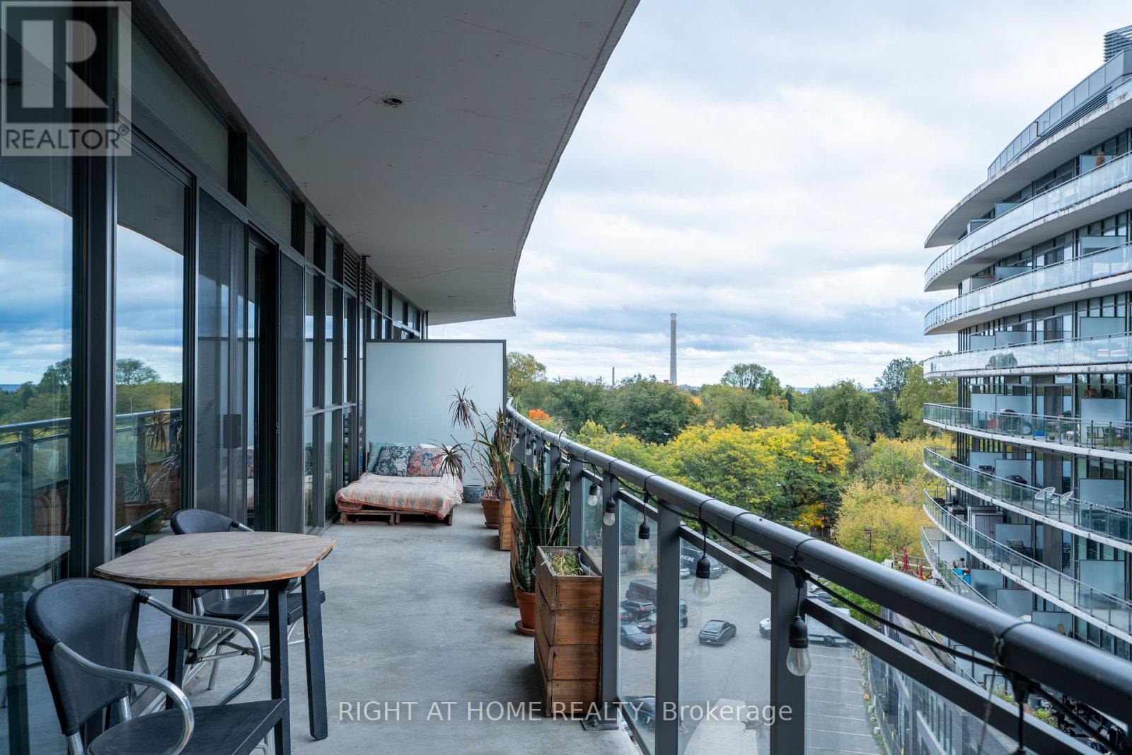 702 - 1201 Dundas Street E, Toronto (south Riverdale), Ontario