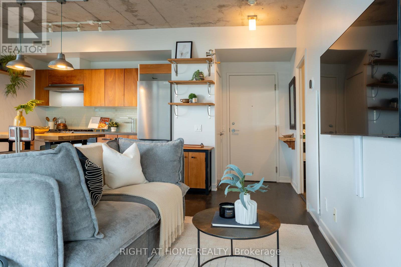 702 - 1201 Dundas Street E, Toronto (south Riverdale), Ontario