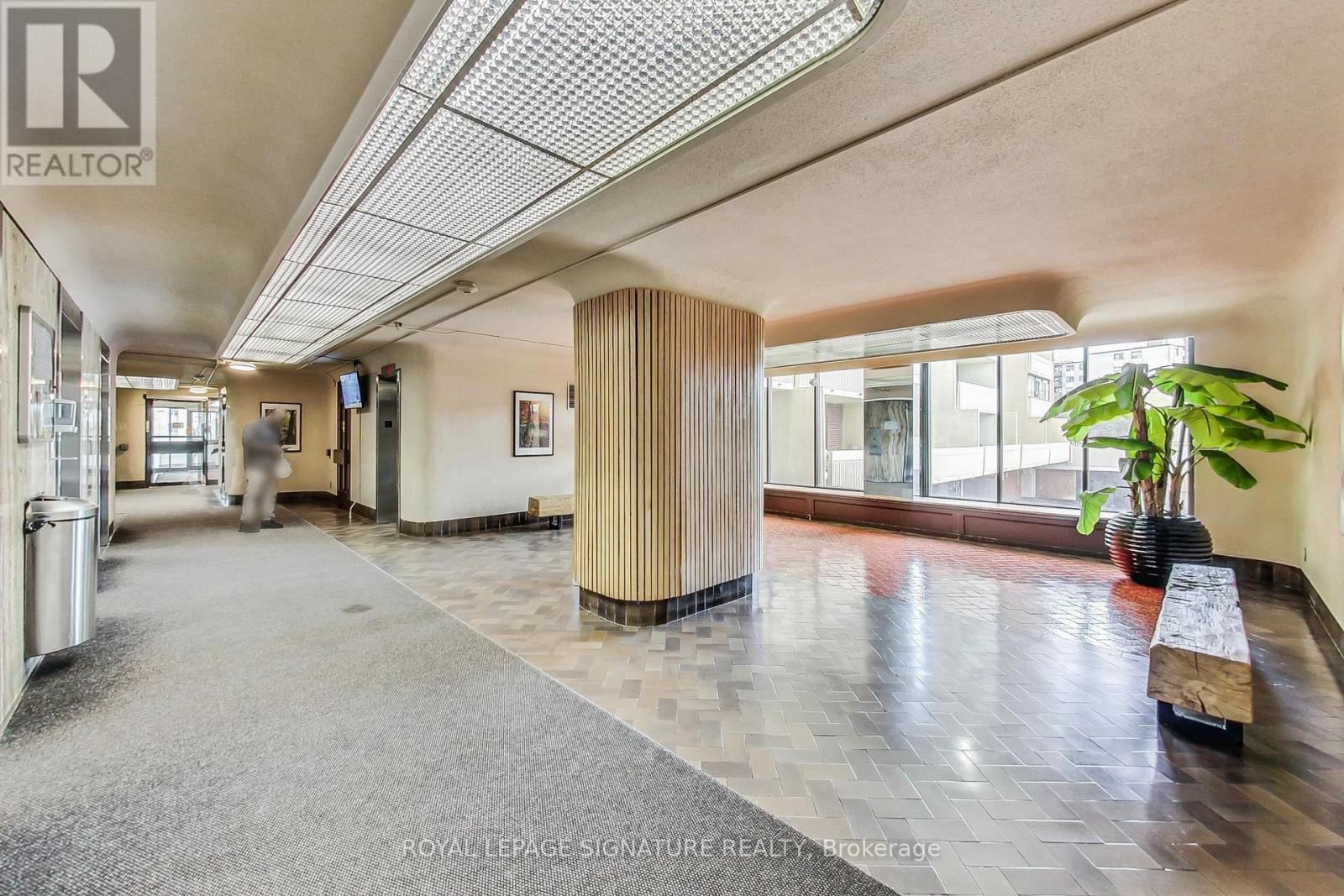 408 - 1 Massey Square, Toronto (crescent Town), Ontario