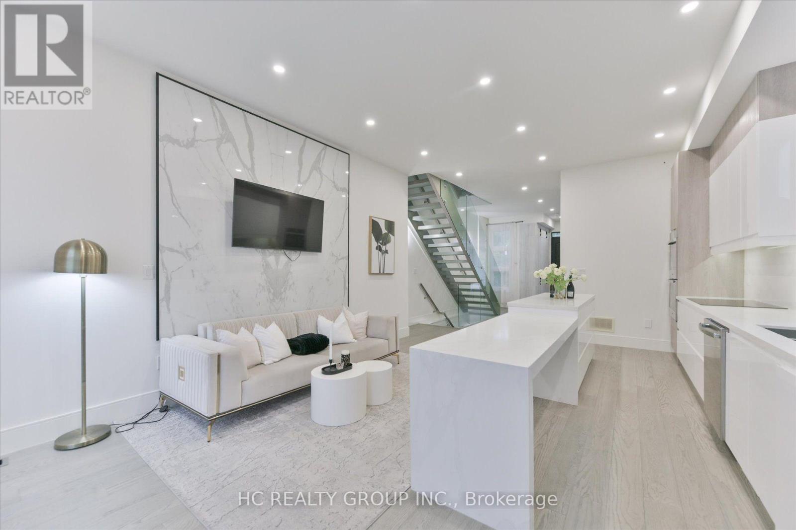 78 Greendale Avenue, Toronto (rockcliffe-smythe), Ontario