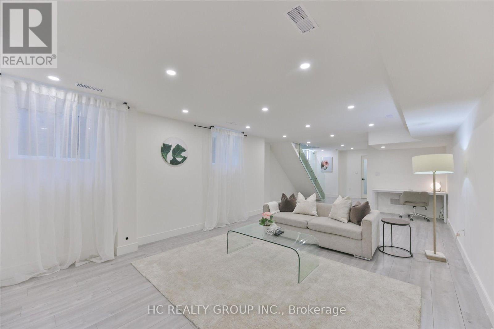 78 Greendale Avenue, Toronto (rockcliffe-smythe), Ontario