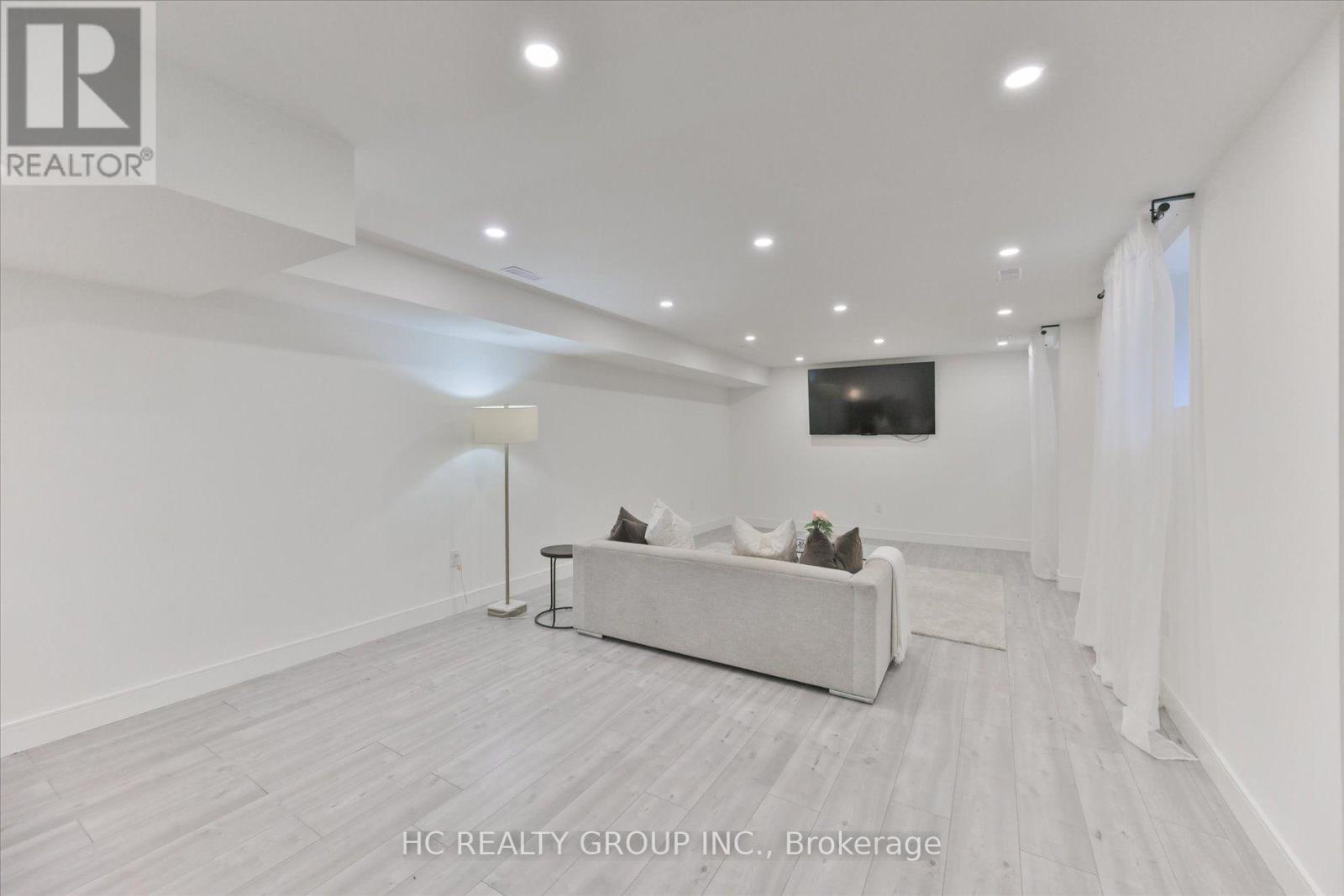 78 Greendale Avenue, Toronto (rockcliffe-smythe), Ontario