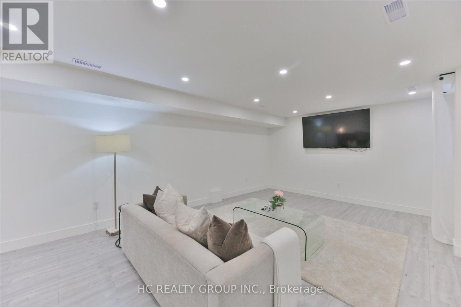 78 Greendale Avenue, Toronto (rockcliffe-smythe), Ontario