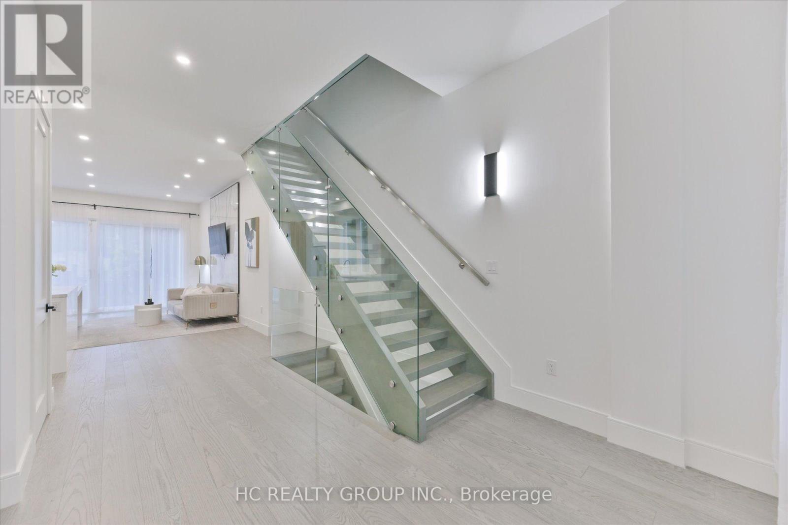 78 Greendale Avenue, Toronto (rockcliffe-smythe), Ontario